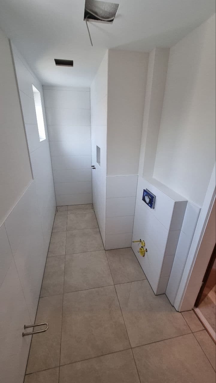 Barrierefreies Bad mit rutschhemmenden Fliesen – Fliesenleger Ingelheim Mainz Bingen