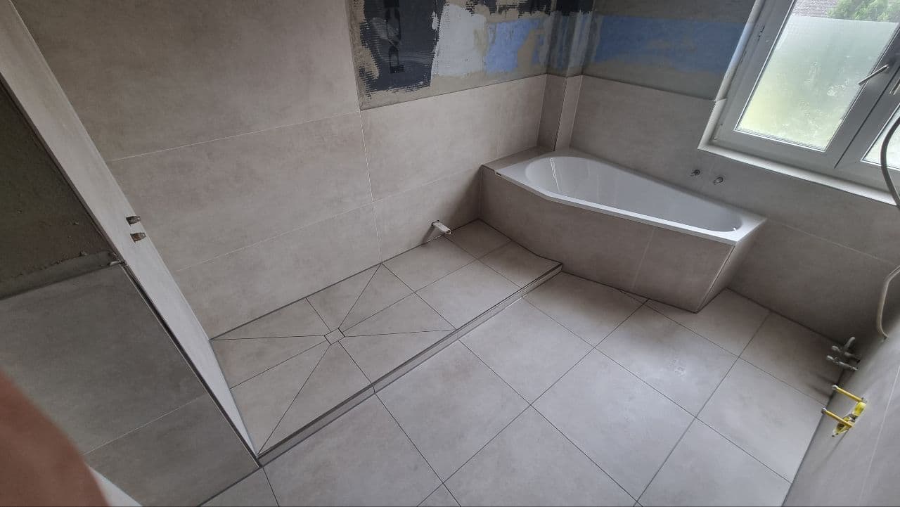 Modernes Badezimmer mit Nassbereichsabdichtung – Fliesenleger Ingelheim Mainz Bingen